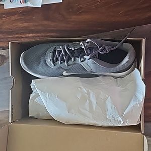 NIB Nike Revolution 6 NN